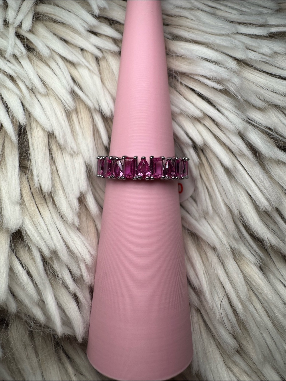 Gorgeous ring- wraps around